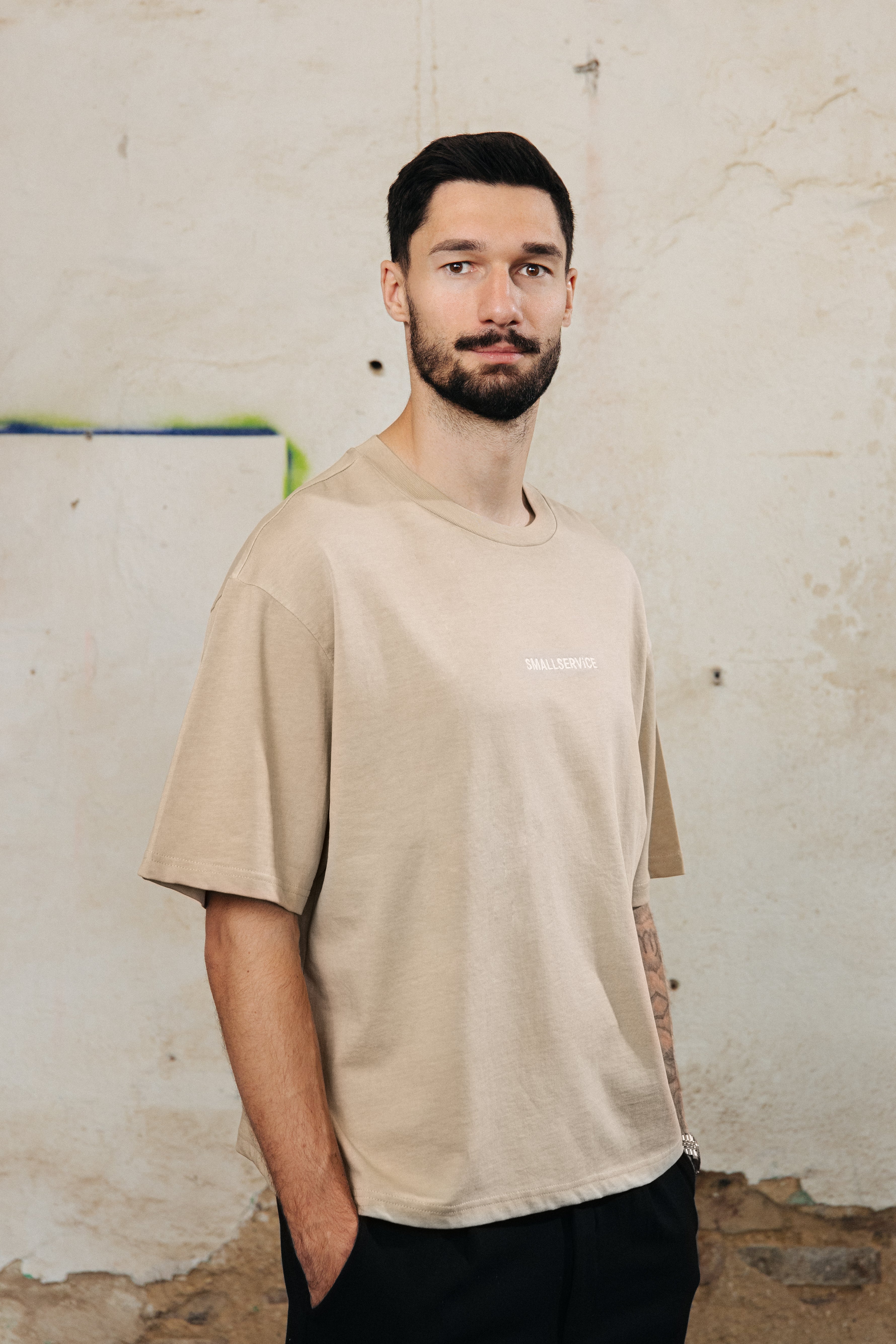 PEACH OVRSZ TEE x 310825 x BEIGE