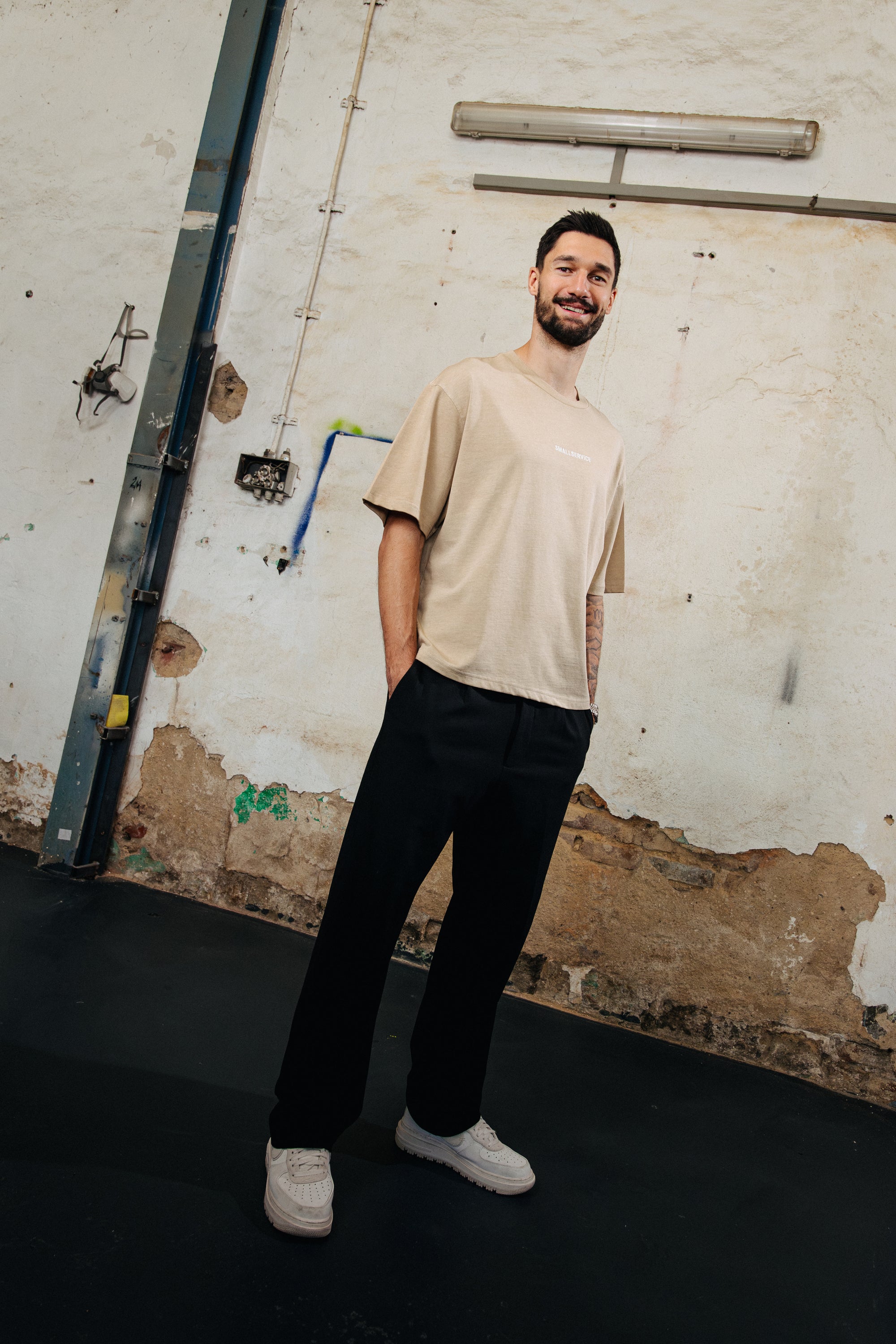 PEACH OVRSZ TEE x 310825 x BEIGE