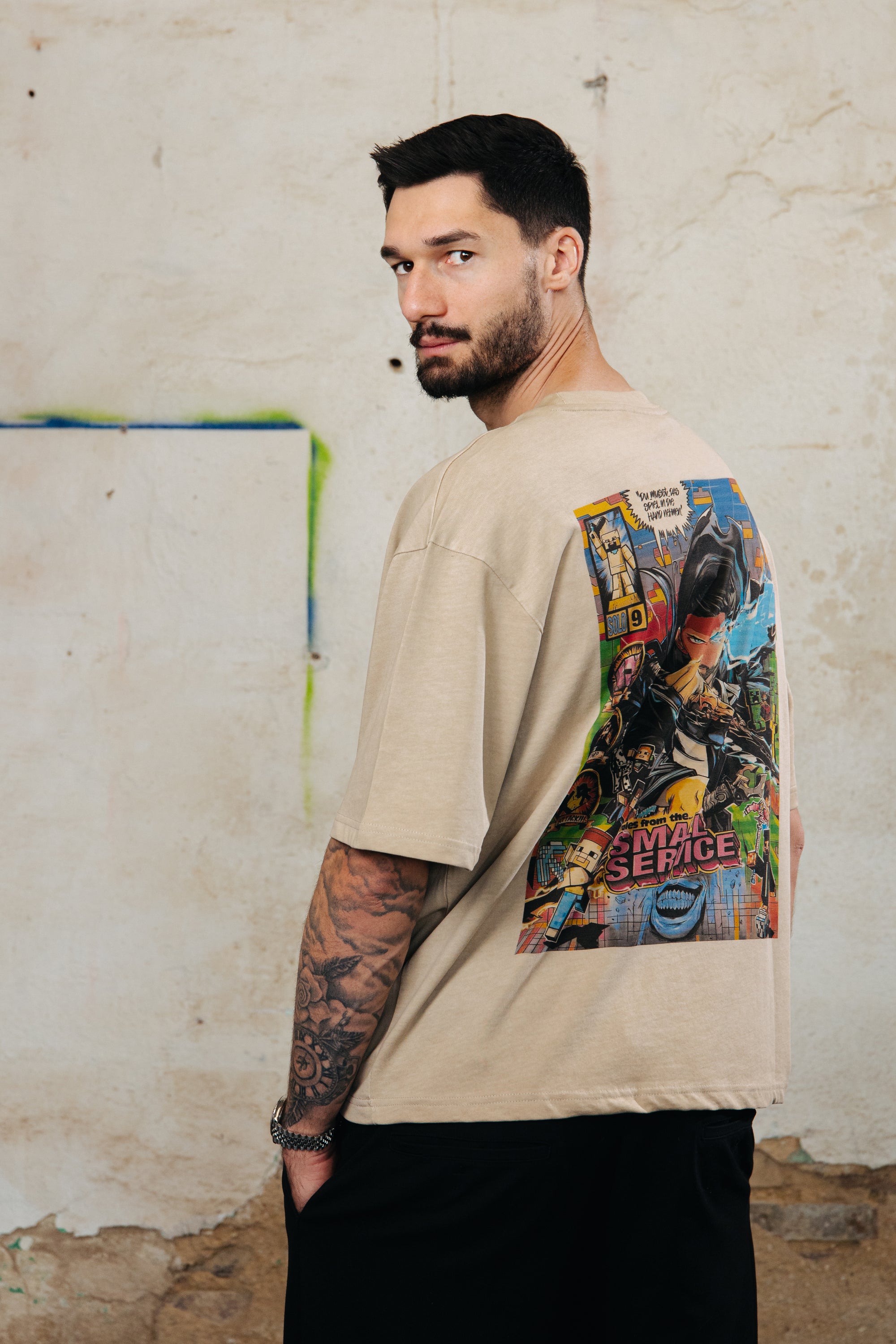 LIMITED DESIGN OVRSZ TEE x 310825 x BEIGE