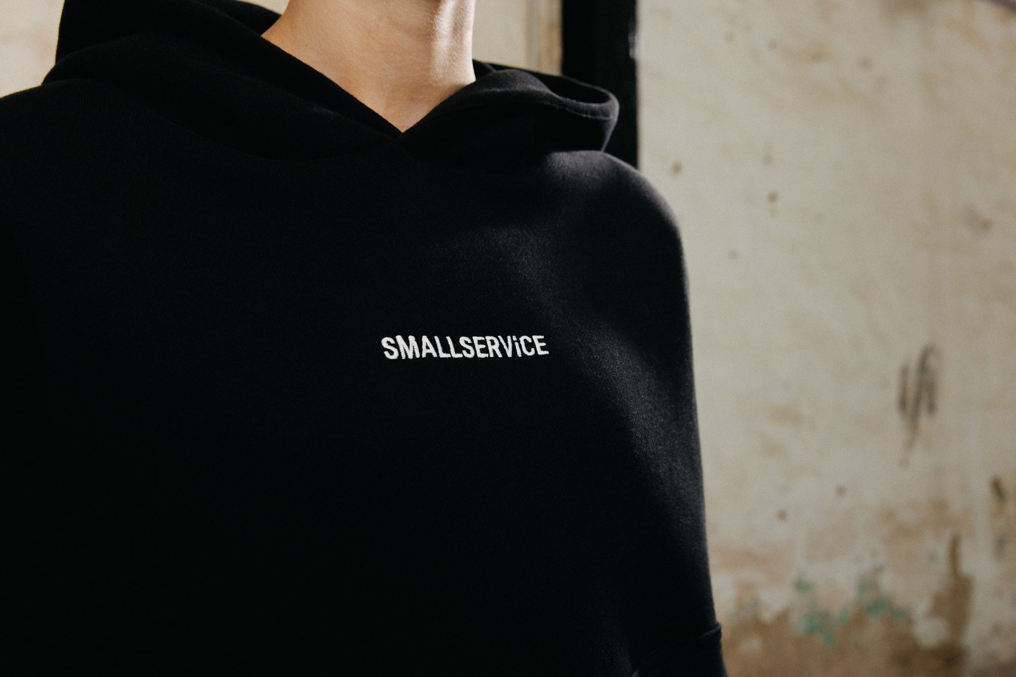 SIGNATURE HOODIE x 310825 x SCHWARZ