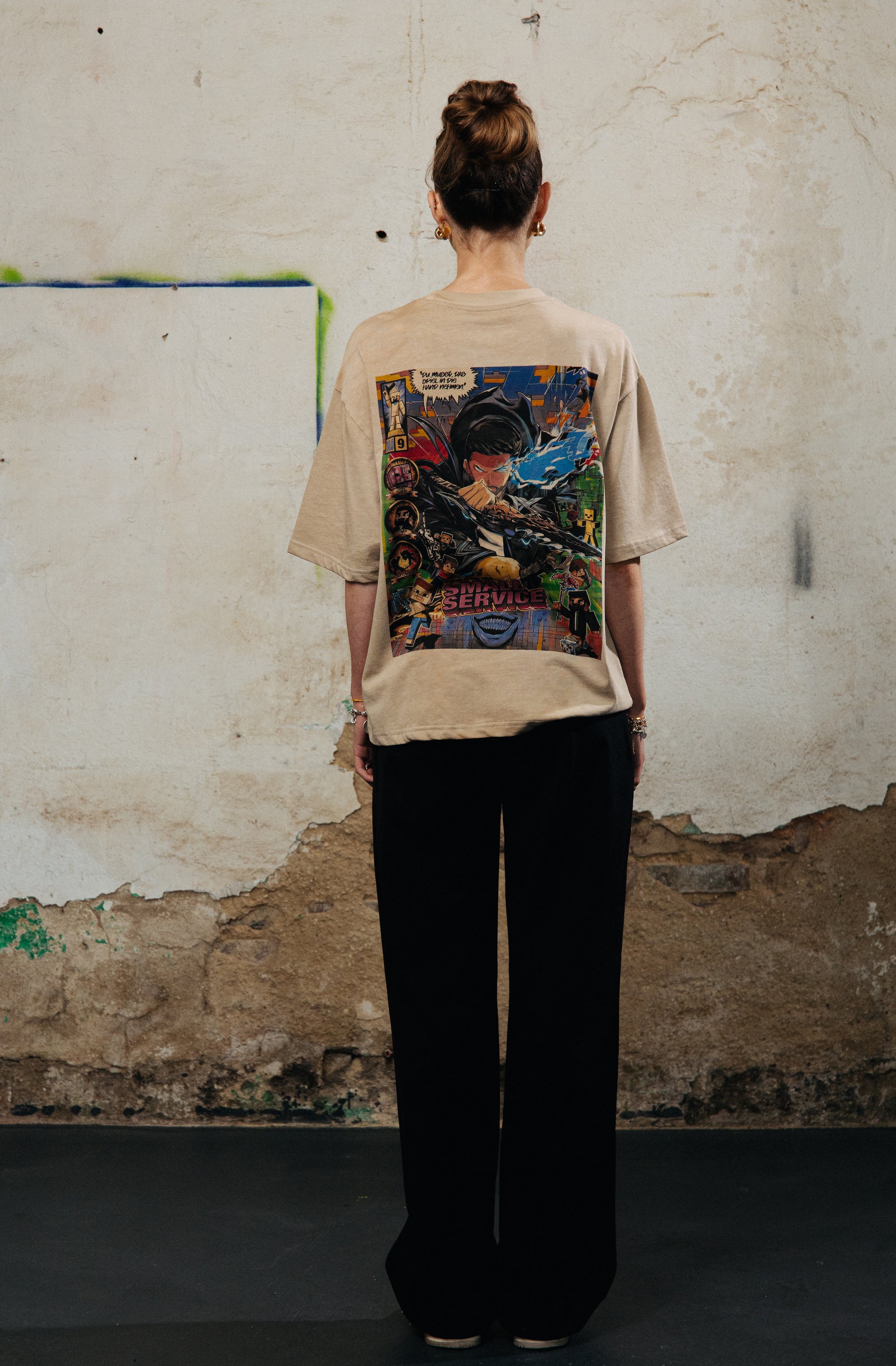 LIMITED DESIGN OVRSZ TEE x 310825 x BEIGE