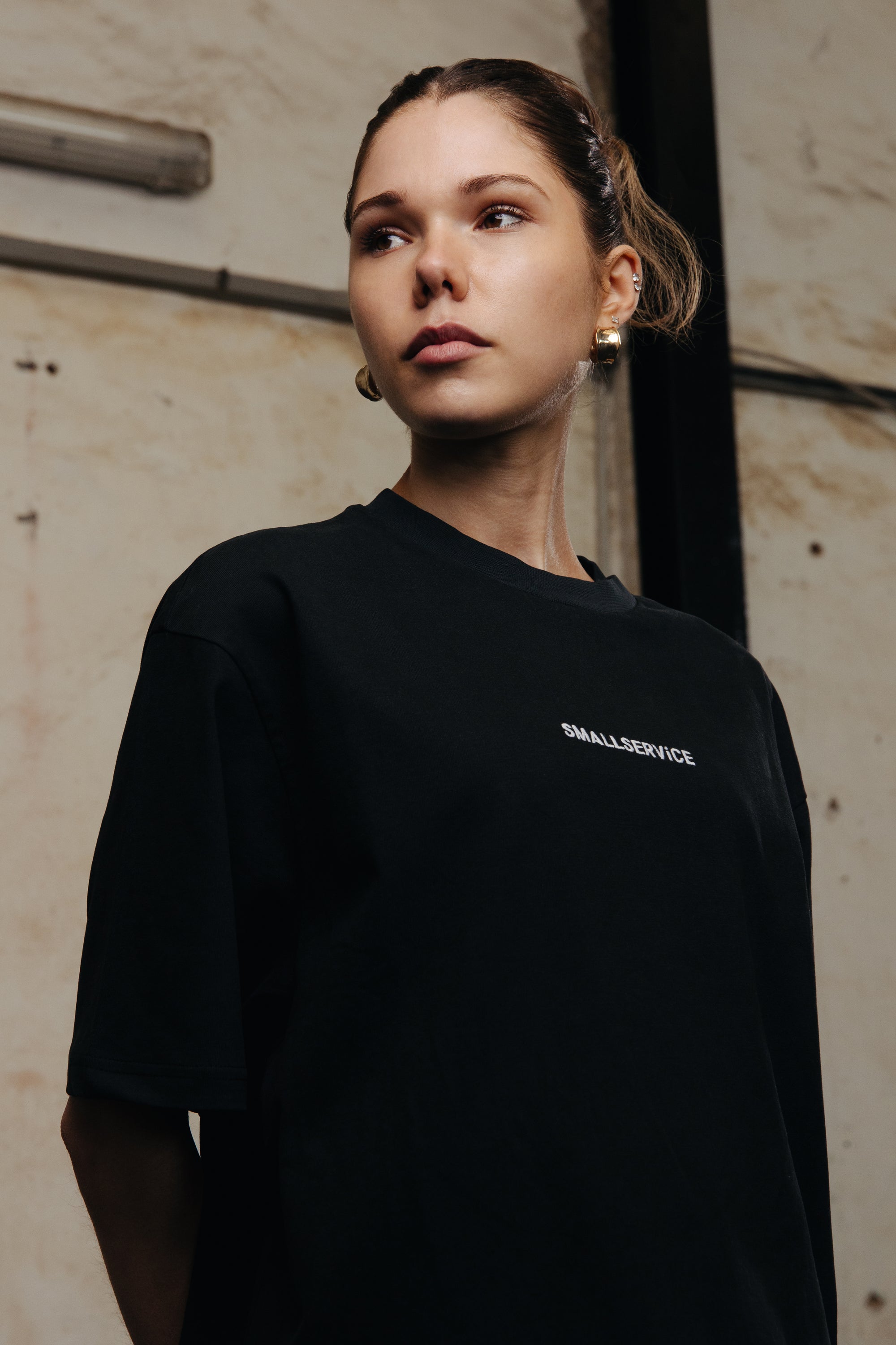 PEACH OVRSZ TEE x 310825 x SCHWARZ