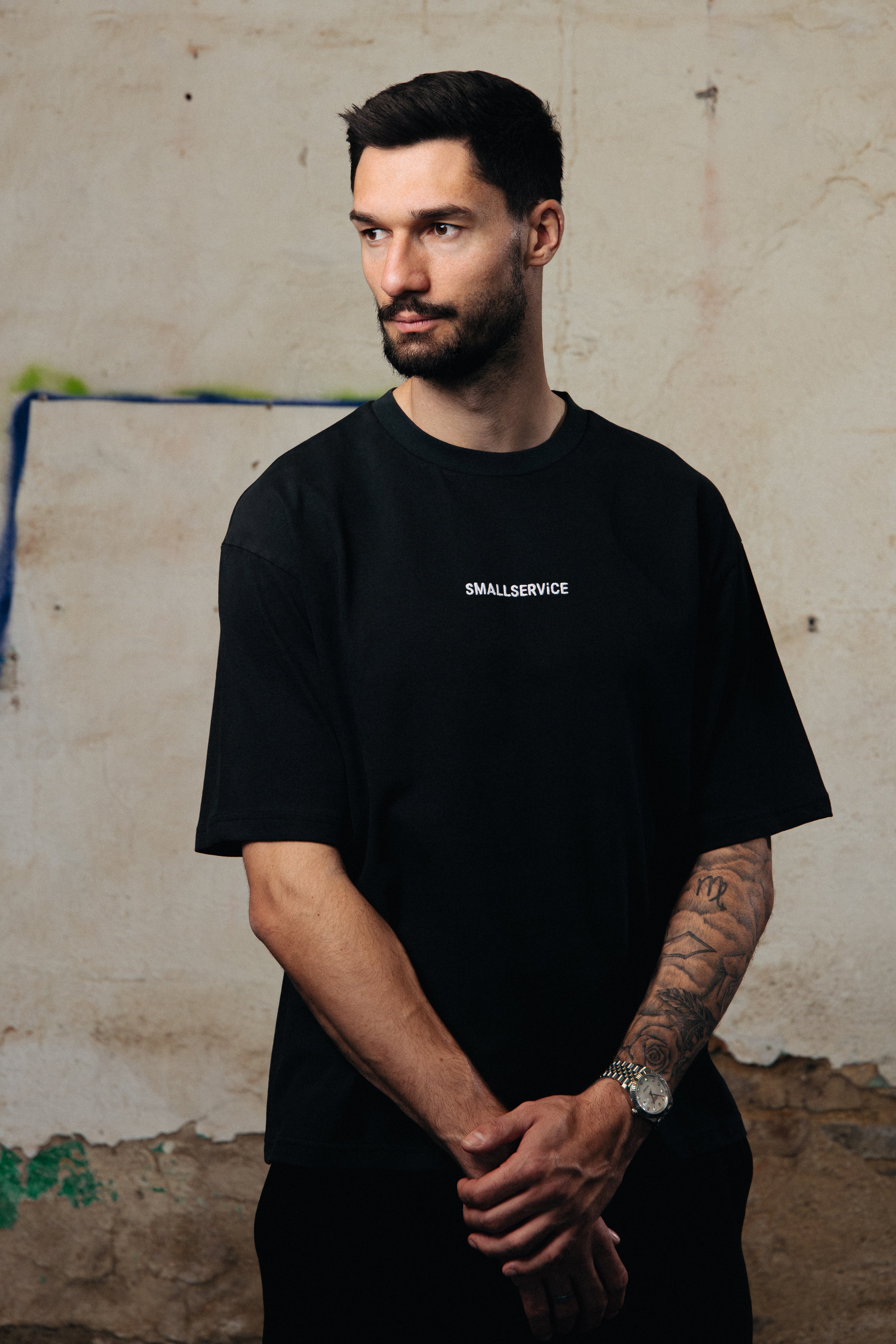 PEACH OVRSZ TEE x 310825 x SCHWARZ