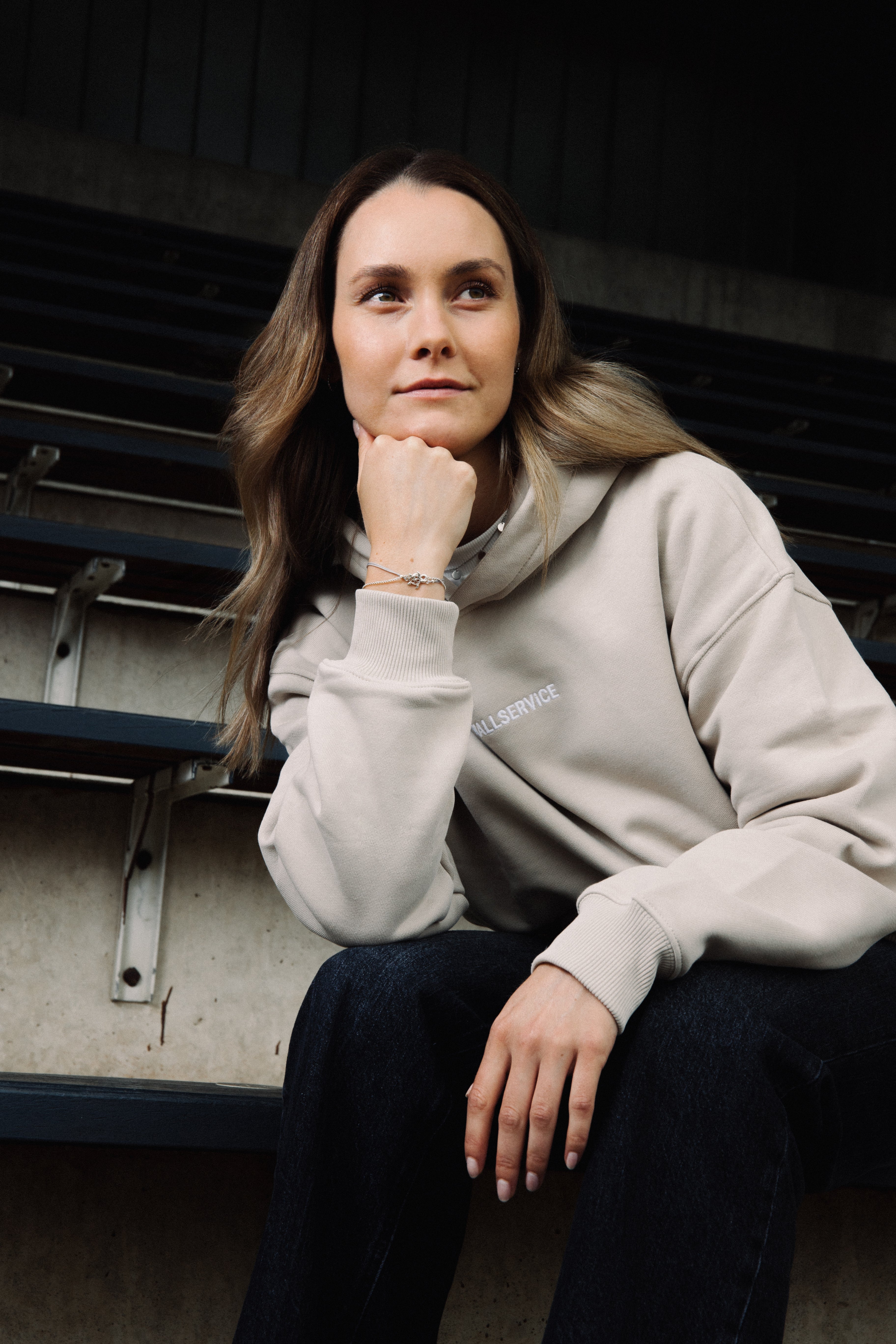 SIGNATURE HOODIE x 310825 x BEIGE